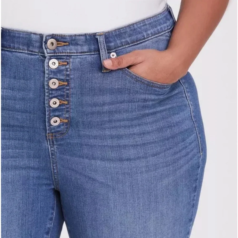 Torrid sky High-Rise Stretch Jeans in Medium Blue